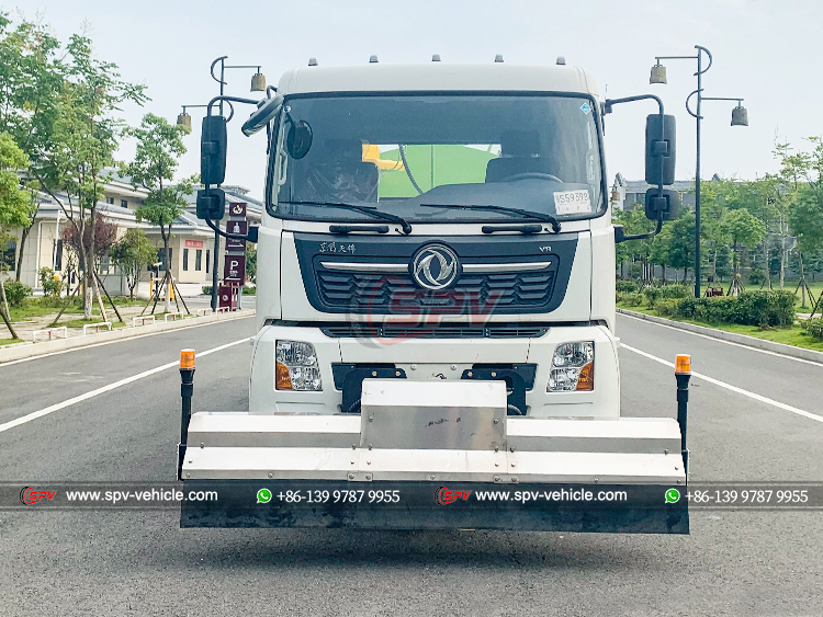 DONGFENG Road Flushing Truck - Front Side